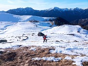 14 Proseguiamo in direttissima con vista alle spalle sui Piani d'Avaro 